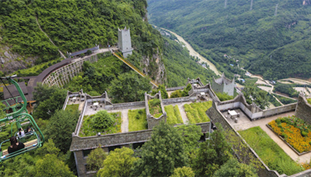 【汶川十年】20亿景区毁了 废墟上他再造“九皇山”