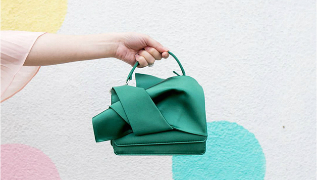 还记得风靡一时的大蝴蝶结包吗 这个女装品牌No.21来北京三里屯了