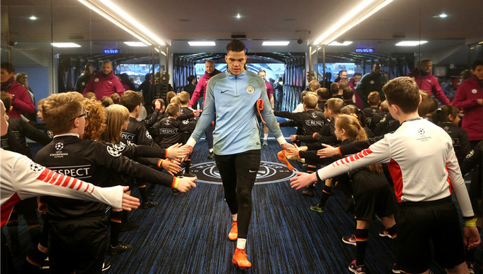 【体育晚报】曼城门将创吉尼斯纪录 前德国主帅有望执教四川男篮