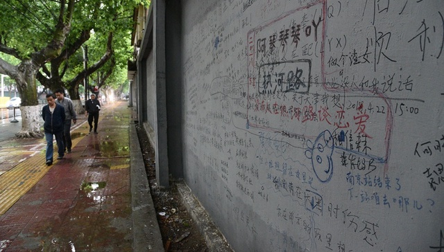 地方新闻精选|因歌手李志而走红的那堵“涂鸦墙” 被南京城管勒令清理了