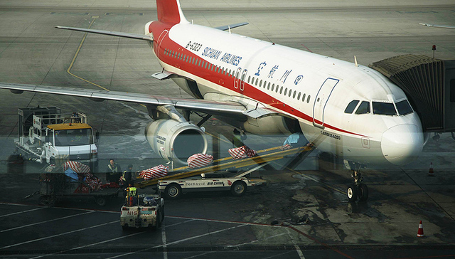 一线,空客,飞机事故,腾讯,四川航空,航空局,CAAC,就诊,挡风玻璃,航班