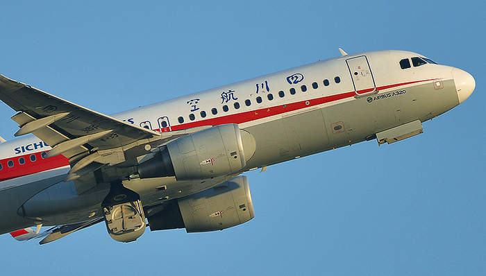 川航,副驾驶,驾驶舱,座舱盖,世界级,失压,空中浩劫,目视,机组,身体状况