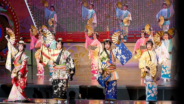 日本曲艺中的异装传统：他们表现的不是自己  是一种完全陌生的天性