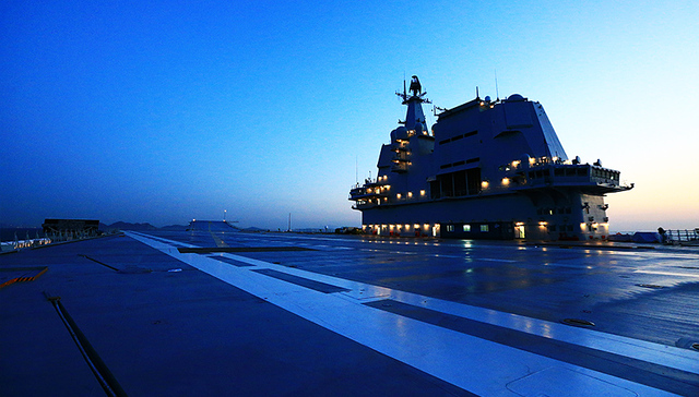 【界面晚报】中国第二艘航母完成首次出海试验任务 默克尔将第11次访华