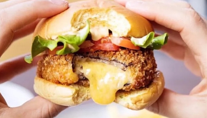 美国网红汉堡店开到中国，吃完后我觉得排队3小时挺值