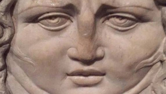 前置摄像头，照亮你的丑