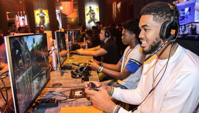 NBA球星唐斯的电竞情缘从必胜客开始