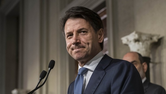 意大利总统宣布任命法学教授孔特为总理