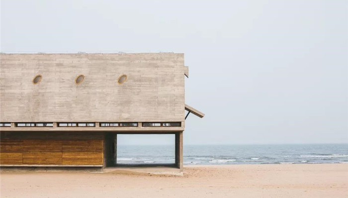 这座海边超美的孤独房子火了 3 年，背后是个孤独的老北大人