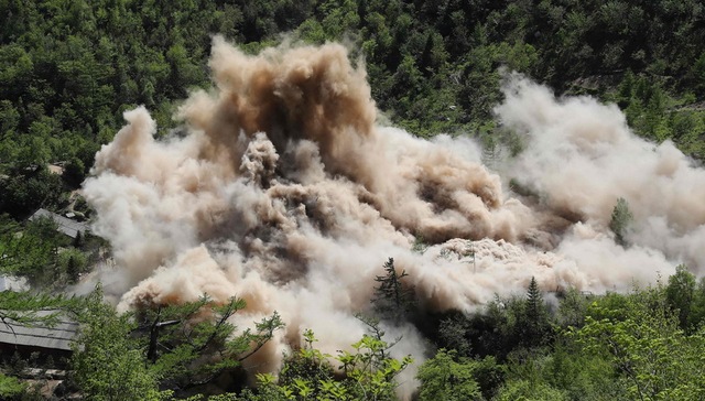 核试验场,坑道入口,朝鲜核武器,朝鲜政府,小时车程,2009年,爆炸装置,核裁军,拍摄点,咸镜北道