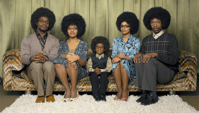 美国大学毕业生挣得多 为什么还和父母住一起呢？