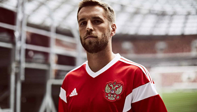 虽然俄罗斯世界杯还未开始，但时尚界的“前苏联风”已经刮起来了