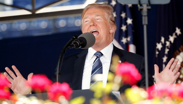 大人物出席毕业典礼该讲点啥？特朗普成“众矢之的”