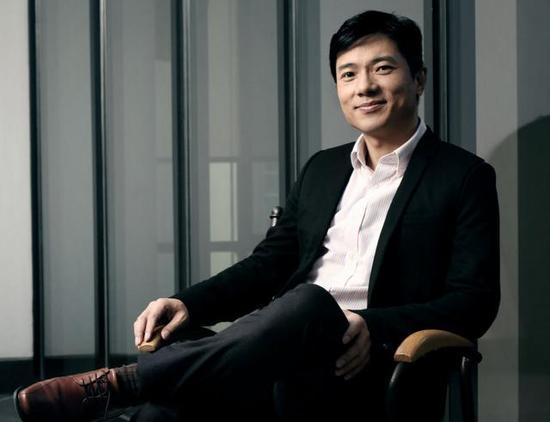 李彦宏现身数博会谈AI伦理，承诺永远不会在“简单搜索”APP中加广告