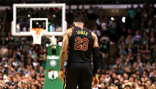 NBA东部决赛：骑士4-3淘汰凯尔特人 詹姆斯连续八年打进总决赛