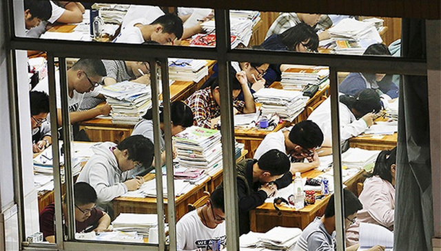 毛坦厂,中学,高考改革,高考成绩,天资卓越,家长,陪读,厂镇,孟静,校门