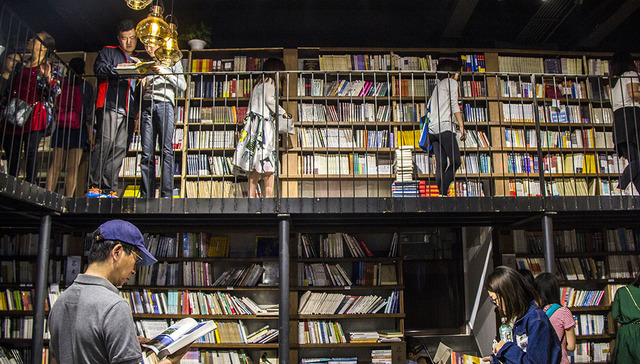 是文化情怀还是形式主义：24小时书店的赚与赔