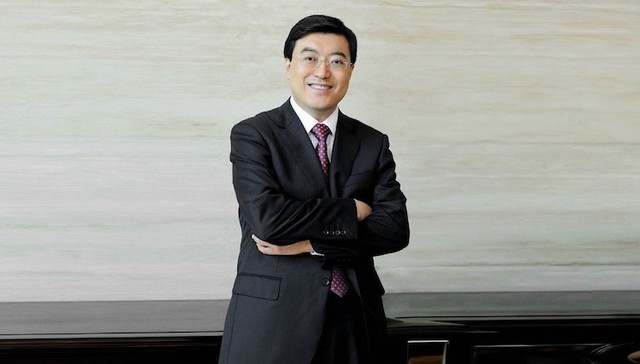 伊利股份董事长潘刚现身2017年伊利年度股东大会