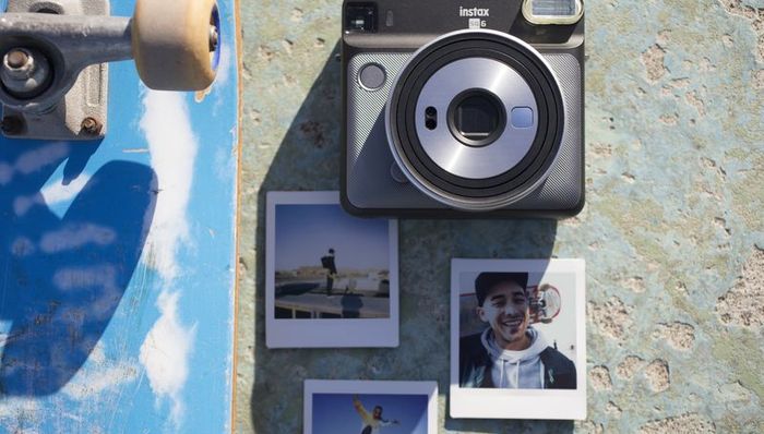 富士拍立得出了新相机，这是一次方形构图的胜利