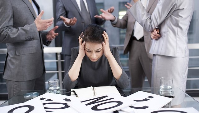 犯了这些事儿 可能会让同事们都讨厌你