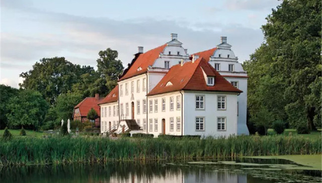 现实的柏林墙外，有两座不“现实”海岛