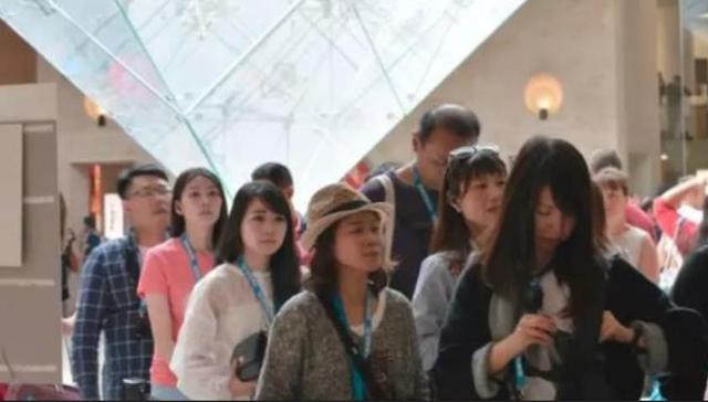 1年70万中国人逛卢浮宫，法国人却说赚不到钱！原因很尴尬