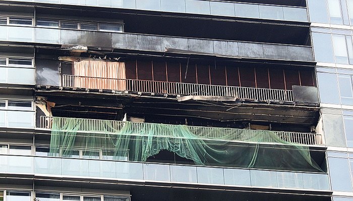 维持原判,驳回上诉,二审,剥夺政治权利,宣判,并处罚金,莫焕晶,纵火案,判处被告人,二罪