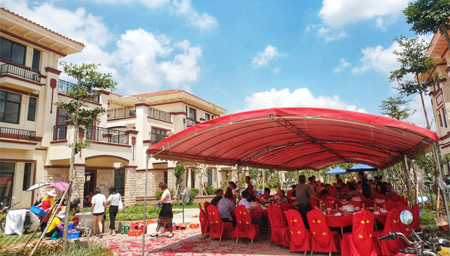 广东富豪捐2亿建别墅村民集体入伙 捐赠者：培养后代才是源源不断的财富