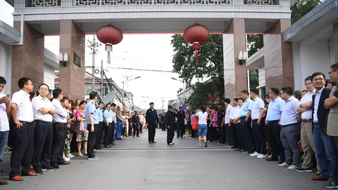 “亚洲最大高考工厂”的八点零八分：昔日“万人送考节”降温 毛坦厂没有鞭炮也没有鸣笛
