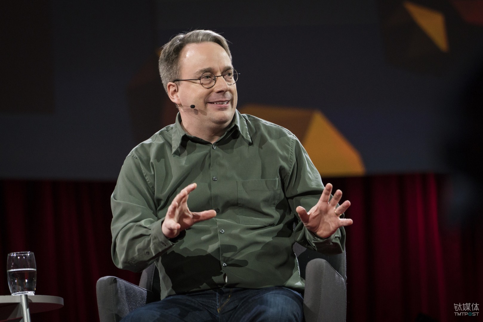 林纳斯在TED2016上 来源：Linux