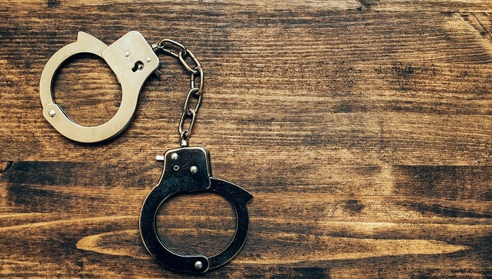 企业要过“上市关”,先得交她“买路钱”