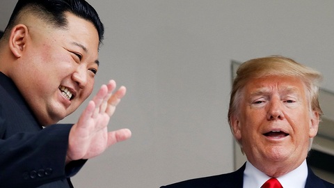 记者问“你要放弃核武吗？” 金正恩笑而不语