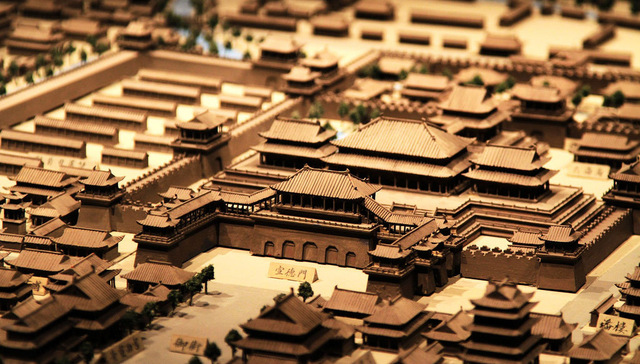 癫狂双城记：洛阳与纽约的方格设计与拥堵文化