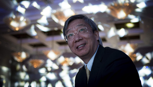 易纲：要给小微企业多提供正规金融服务 降低融资成本