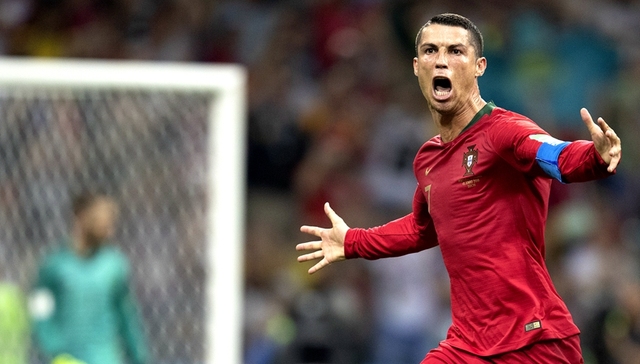 【世界杯早报】C罗戴帽葡萄牙3-3绝平西班牙 乌拉圭、伊朗绝杀致胜