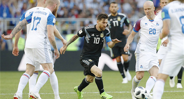 绝代双骄“隔空对决”： 重压之下C罗绽放梅西受阻