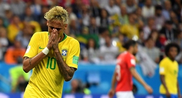 新发型无助转运 巴西首战内马尔很“受伤”