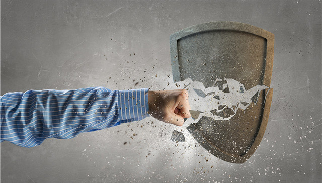 太原城管持条棍连续抽打卖水果老人 被行拘10日