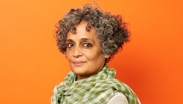 布克奖得主阿兰达蒂·罗伊：作家正在沦为迎合市场的文化商品制造者