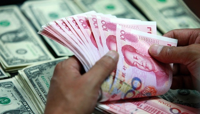 贸易摩擦阴影下 人民币汇率三日大跌700多点