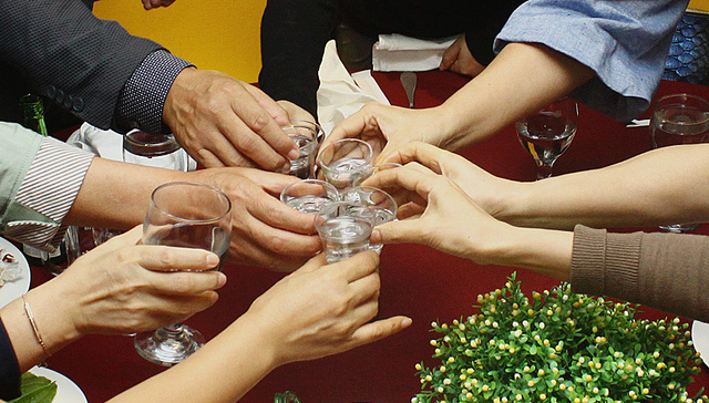 地方新闻精选|山东“贪吃局长”两年多饭局千场 江西妊娠超14周堕胎须提供证明