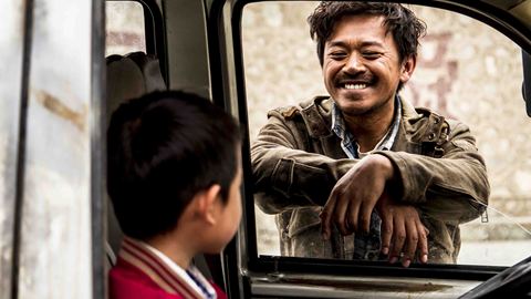 【上海电影节】《未择之路》获“亚新奖”最佳影片 “大使”徐峥为青年导演鼓劲