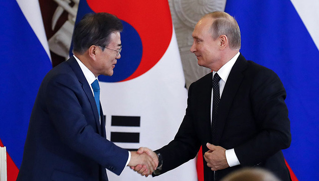 “迟到大王”普京见文在寅晚了50分钟 韩媒：这事儿正常