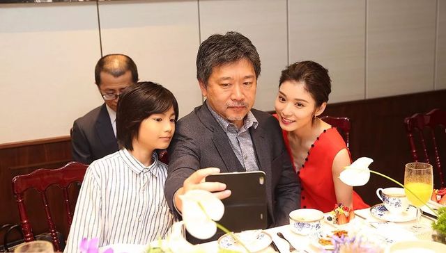 是枝裕和,家庭,小偷家族,让观众,无人知晓,恋恋风尘,演员,金棕榈,童年往事,面试