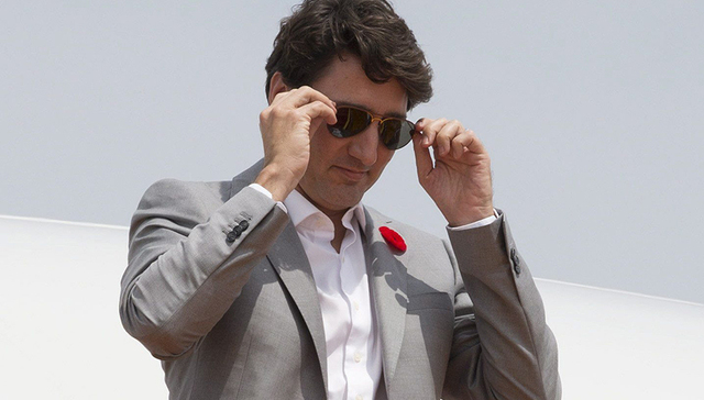 【天下奇闻】加拿大总理获赠墨镜没申报被罚 霸王龙到底会不会吐舌头？