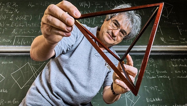 浪漫物理学家卡洛·罗韦利：一层一层剥开时间的人