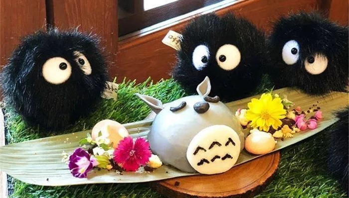 全球首个宫崎骏龙猫主题餐厅开业了，可以吃饭游泳还能各种拍拍拍