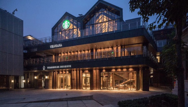 星巴克在北京坊开了一家多重体验的旗舰店 可以让你从早喝到晚