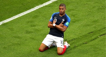 “法国新王”姆巴佩：鲜衣怒马 一鸣惊人