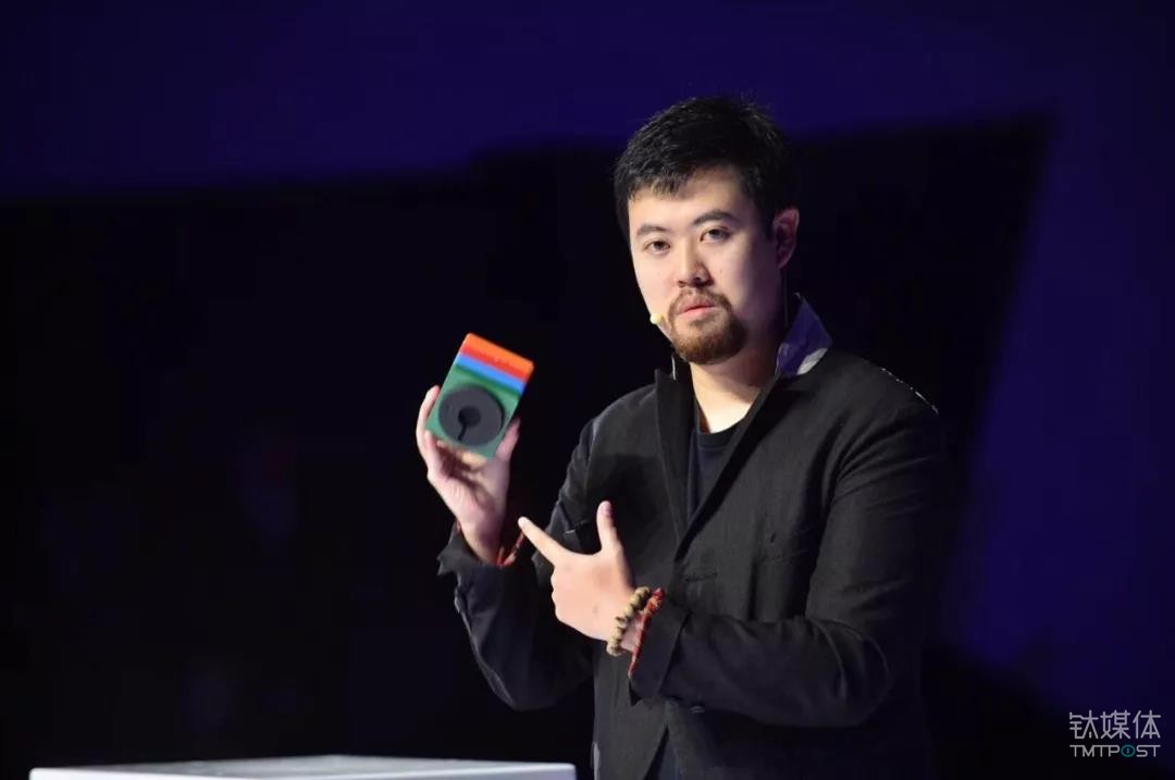 渡鸦创始人吕骋与其团队研发的 raven H，售价高达1699元。